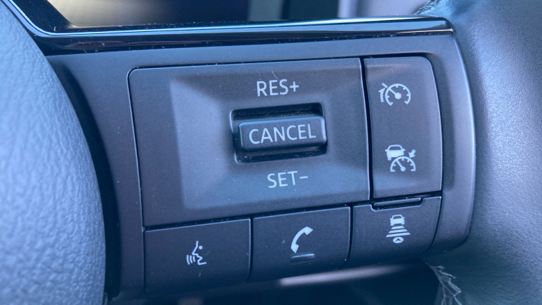 Nissan Qashqai 1.3 DiG-T MH N-Connecta 5dr Petrol Hatchback